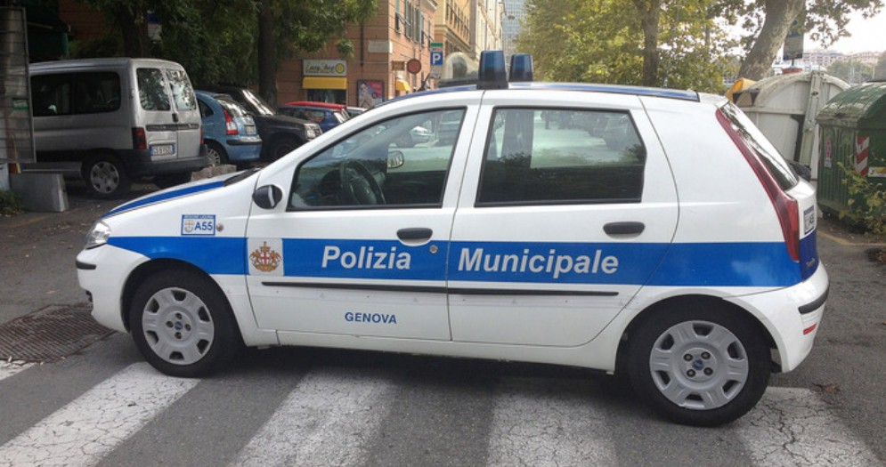 Auto della Polizia Locale genovese