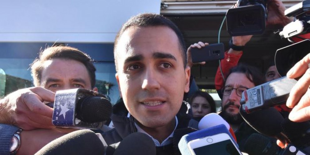 Francia indignata per il sostegno di Di Maio ai gilet gialli: lui e Salvini tengano pulito a casa loro