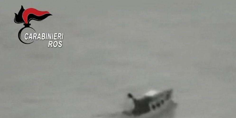 Un fermo immagine tratto da un video dei Carabinieri mostra un momento dell'operazione antiterrorismo condotta dai militari del ROS