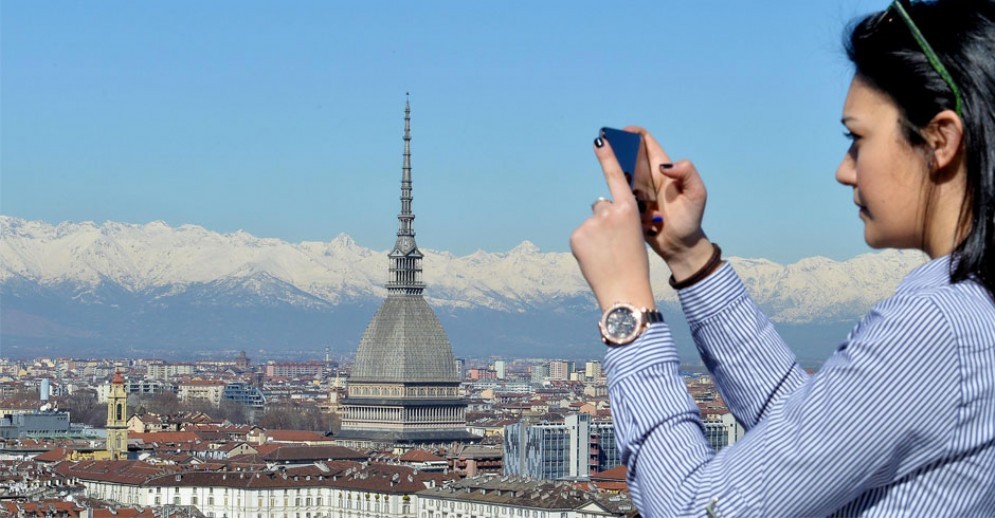 Il Foehn arriva a Torino, attesi 16 gradi: le «primaverili» previsioni meteo