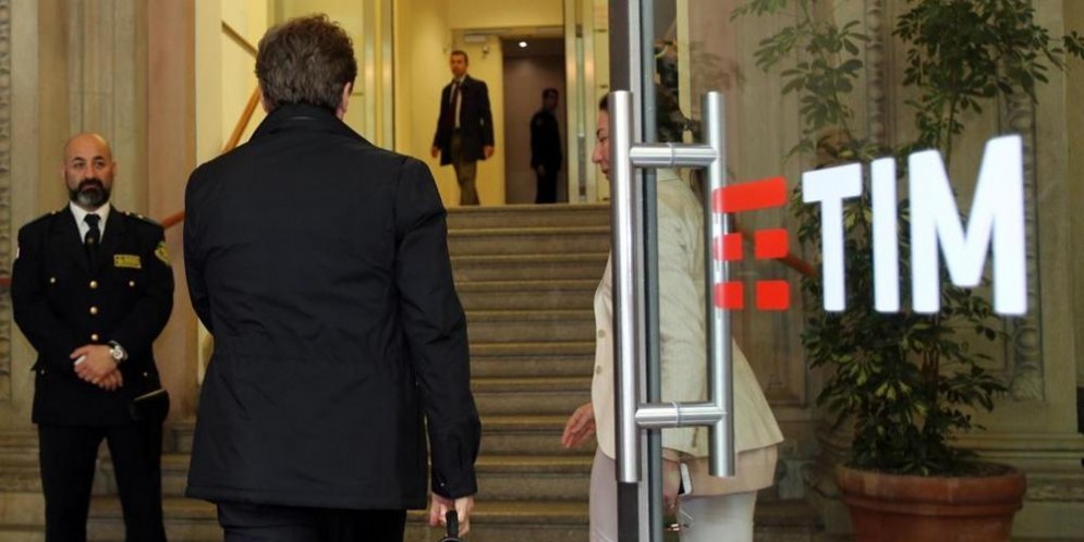 Tim, è scontro aperto Vivendi-Elliott: assemblea anticipata al 29 marzo
