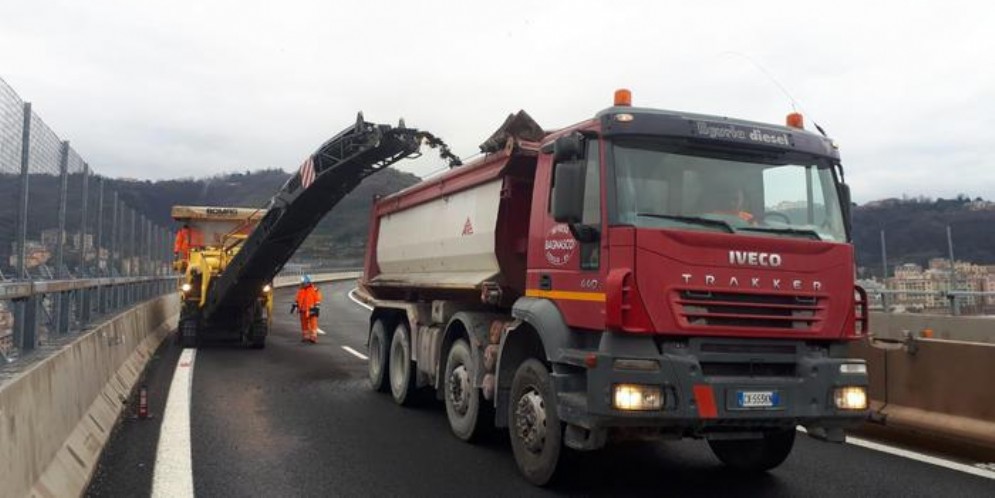 Ponte: al via rimozione asfalto sul moncone ovest
