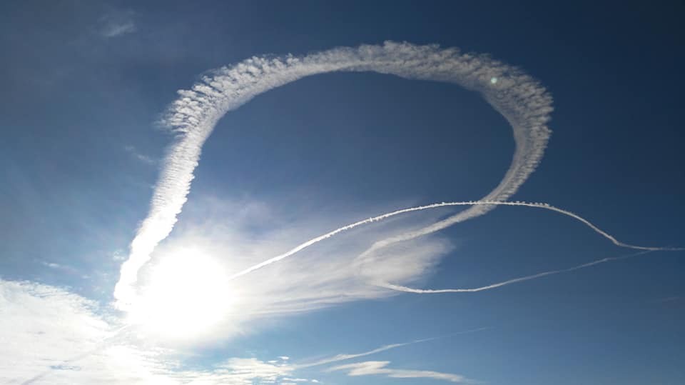 Scie circolari nei cieli del Friuli: tam tam sui social
