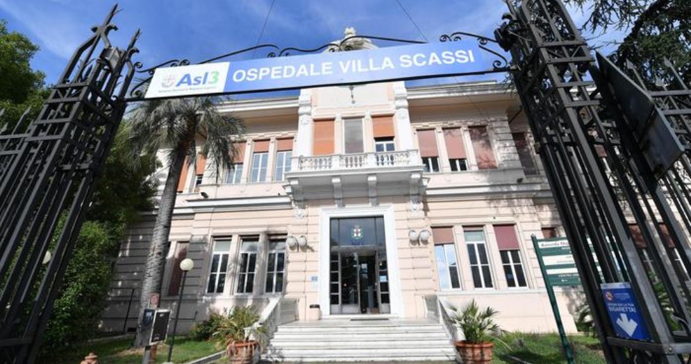 L'ingresso dell'ospedale Villa Scassi a Genova Sampierdarena