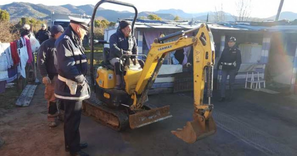 Sarzana, sgomberato campo nomadi abusivo