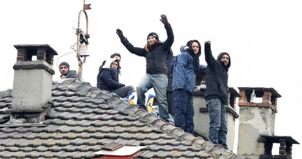 Sgombero asilo occupato di via Alessandria, 3 anarchici ancora sul tetto
