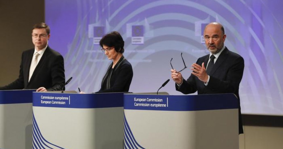 Valdis Dombrovskis, Marianne Thyssen e Pierre Moscovici durante la conferenza stampa