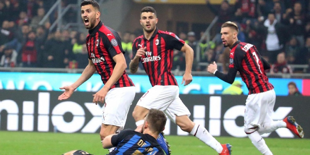 Musacchio suona la carica dopo il gol del 2-3 nel derby