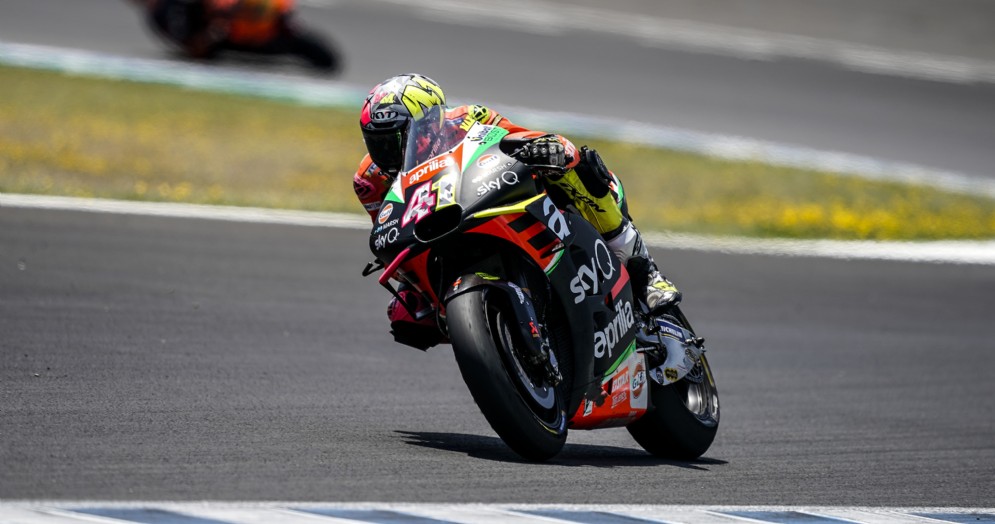 Aleix Espargarò in azione a Jerez