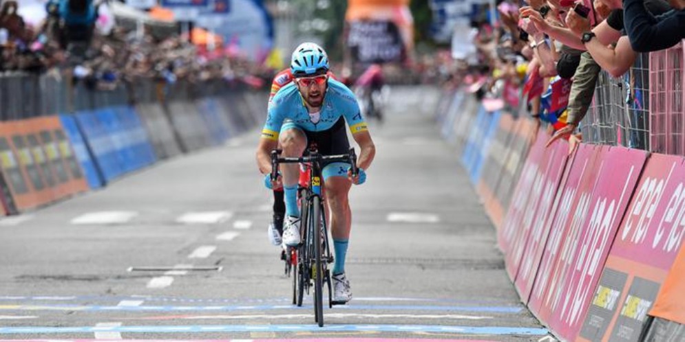 Giro d'Italia: tappa a Cataldo, Carapaz in rosa