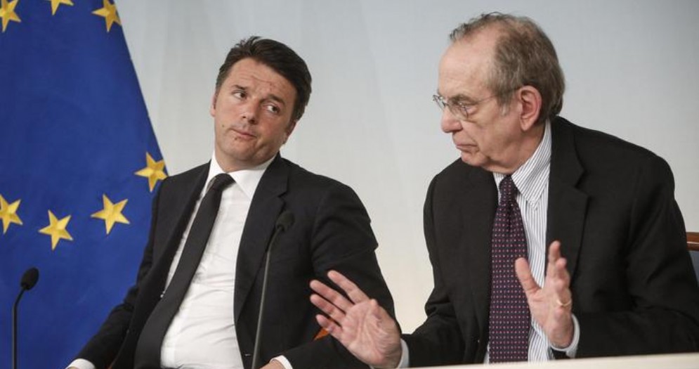Matteo Renzi con l'ex Ministro dell'Economia, Pier Carlo Padoan