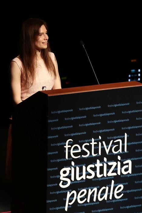 Amanda Knox durante il suo intervento al Festival di Modena
