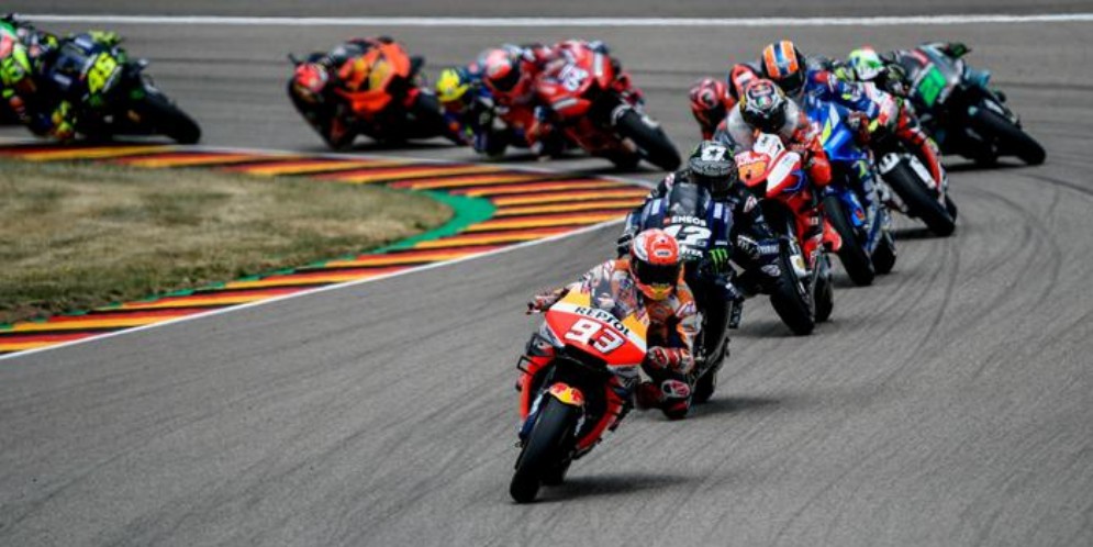 Le mani di Marc Marquez sul mondiale di MotoGp