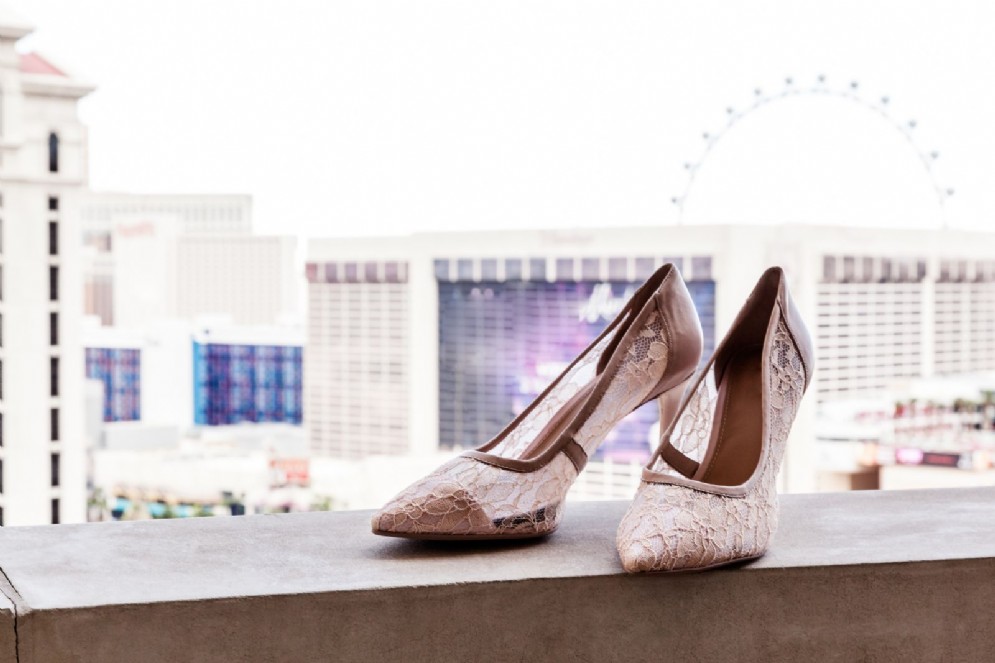 Scarpe da sposa con sfondo Las Vegas