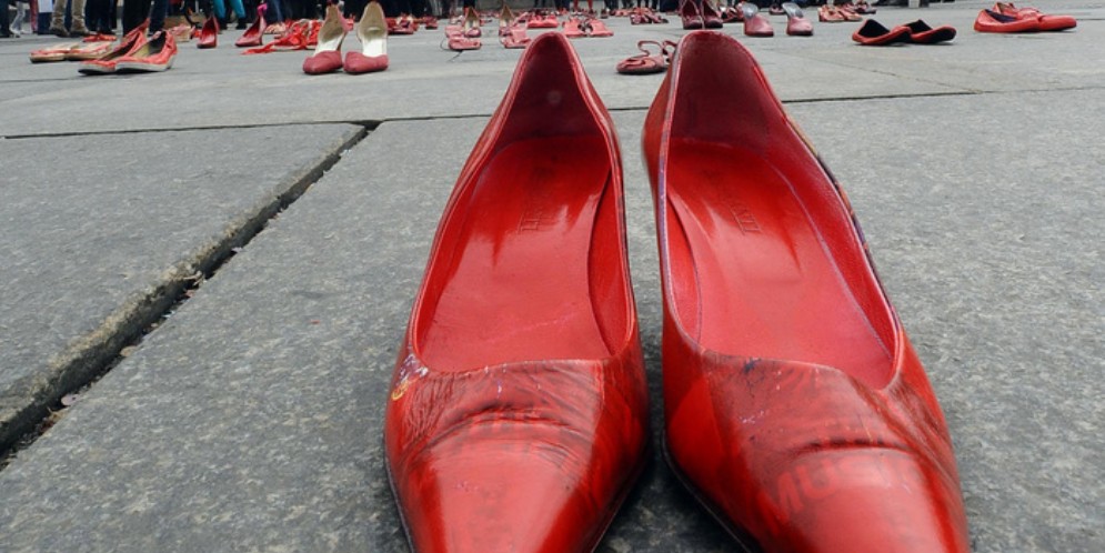Scarpe rosse, simbolo della lotta alla violenza sulle donne