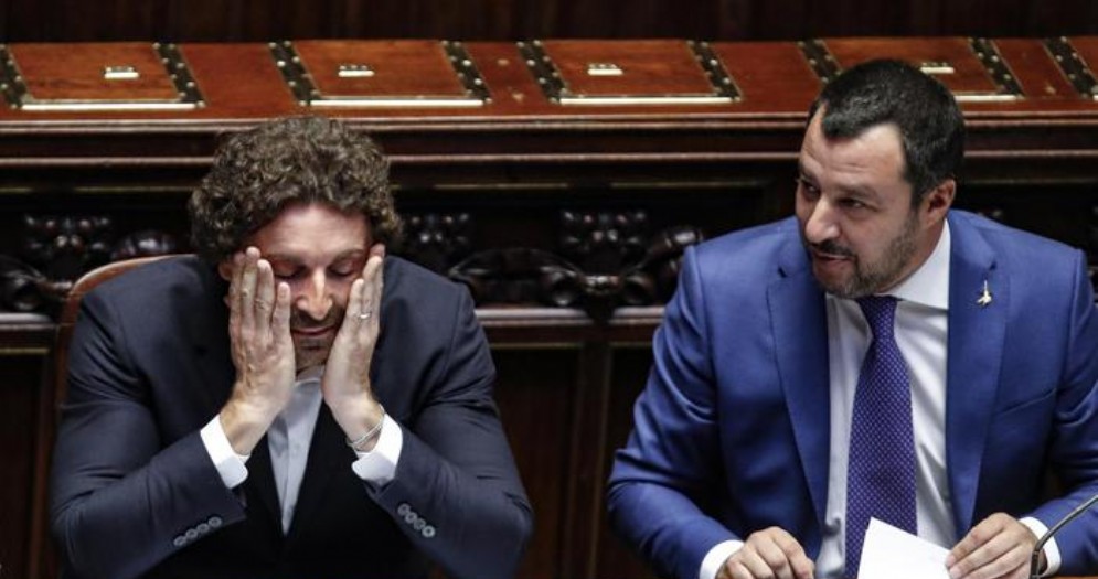 Danilo Toninelli e Matteo Salvini sui banchi del Governo