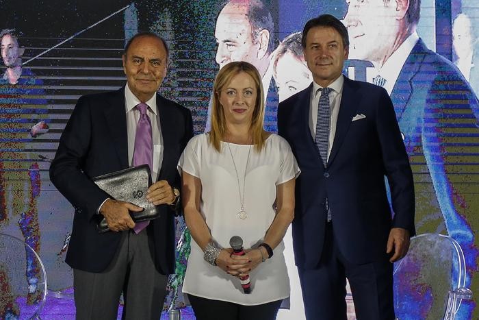 Bruno Vespa e Giorgia Meloni con il Premier Giuseppe Conte