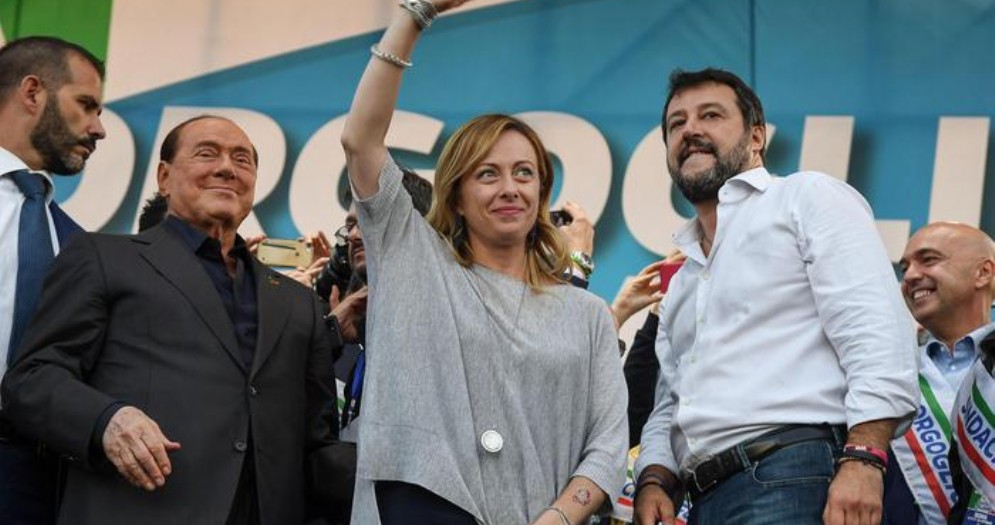 Silvio Berlusconi, Giorgia Meloni e Matteo Salvini sul palco di Piazza San Giovanni