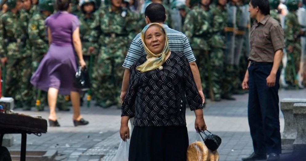 Lavaggio del cervello a uiguri in campi Xinjiang. Ma Pechino nega: «Sono solo centri d'istruzione»