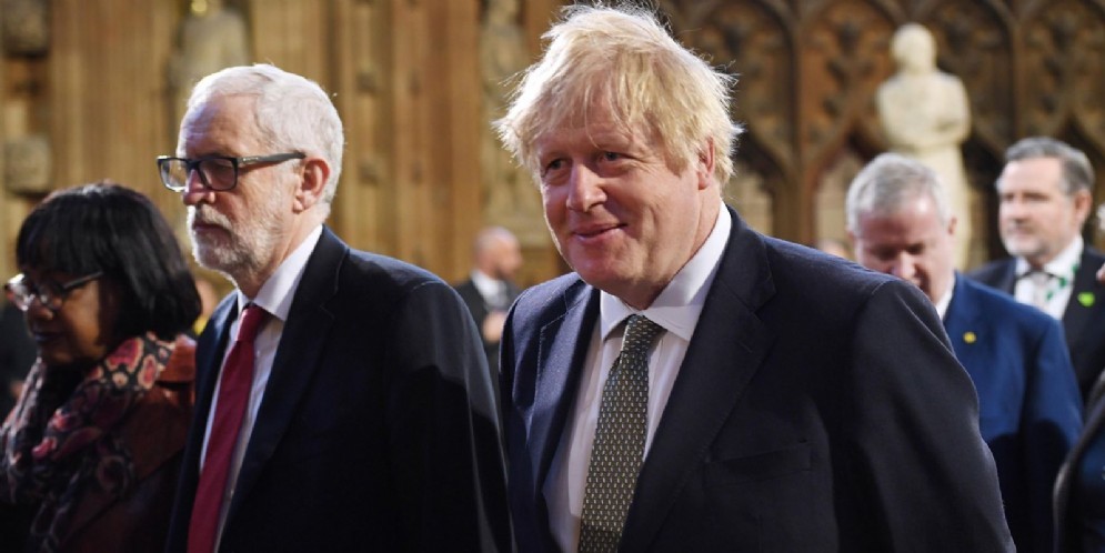 Il Premier britannico, Boris Johnson con il leader dell'opposizione, Jeremy Corbyn