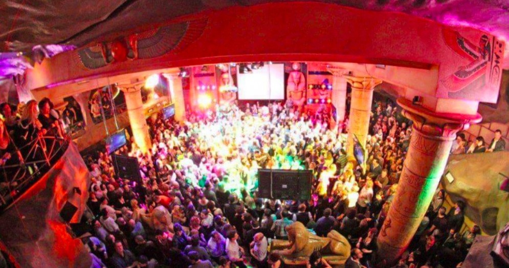 Maxi Rissa Alla Discoteca La Grotta