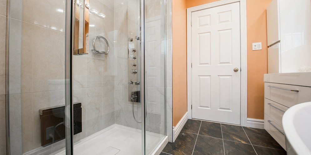 Ristrutturazione di un bagno moderno