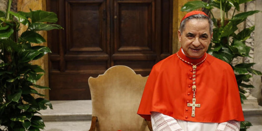 Becciu paga i guai londinesi. Il Papa «caccia» il Cardinale