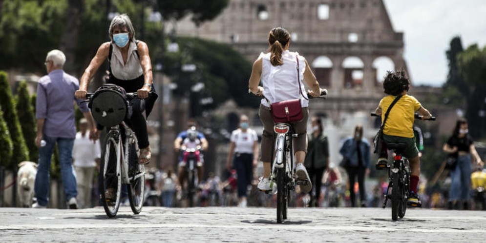 De Mari: «Sul Covid hanno sbagliato tutto, ecco come si può curarlo davvero»