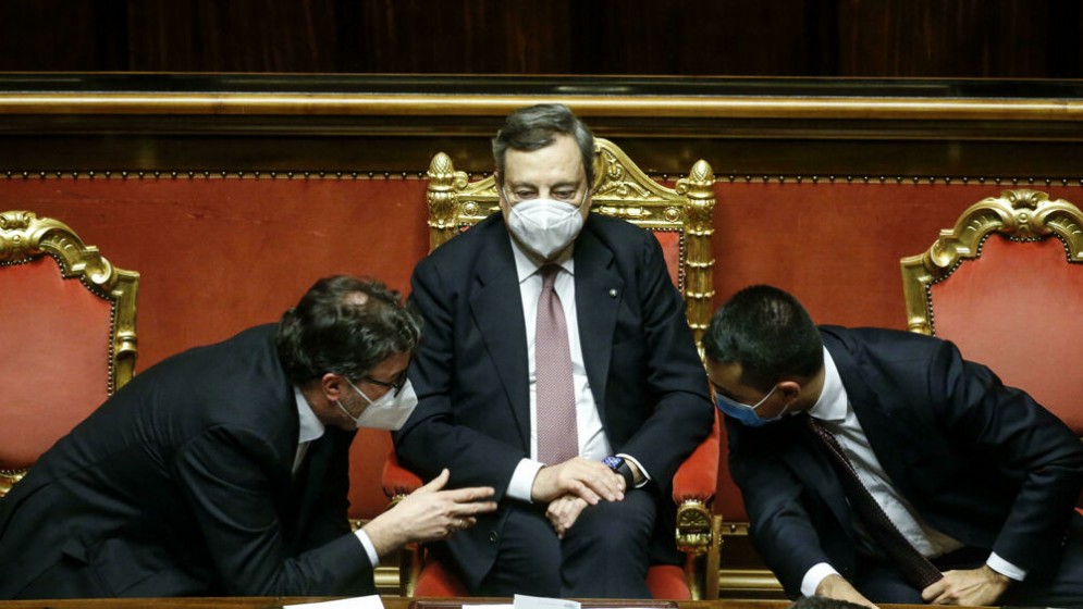 Mario Draghi tra Giancarlo Giorgetti e Luigi Di Maio