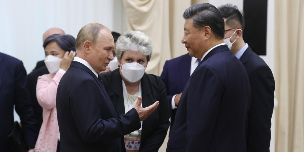 Il Presidente russo, Vladimi Putin con l'omologo cinese, Xi Jinping
